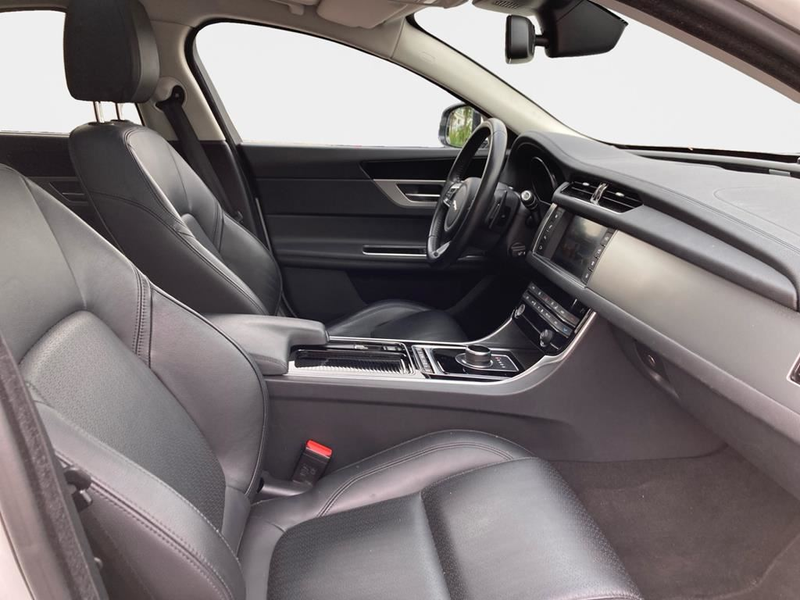 Jaguar XF Prestige — photo 11