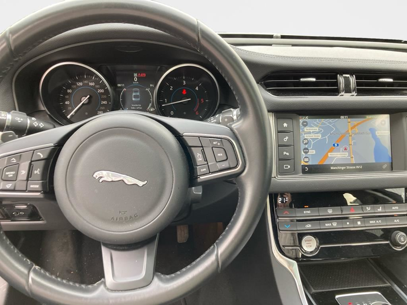 Jaguar XF Prestige — photo 9