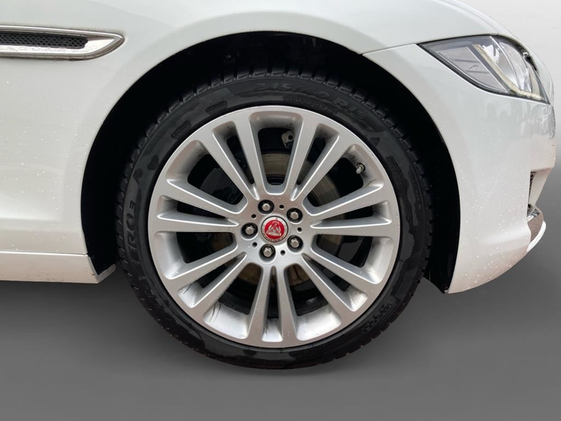 Jaguar XF Prestige — photo 13