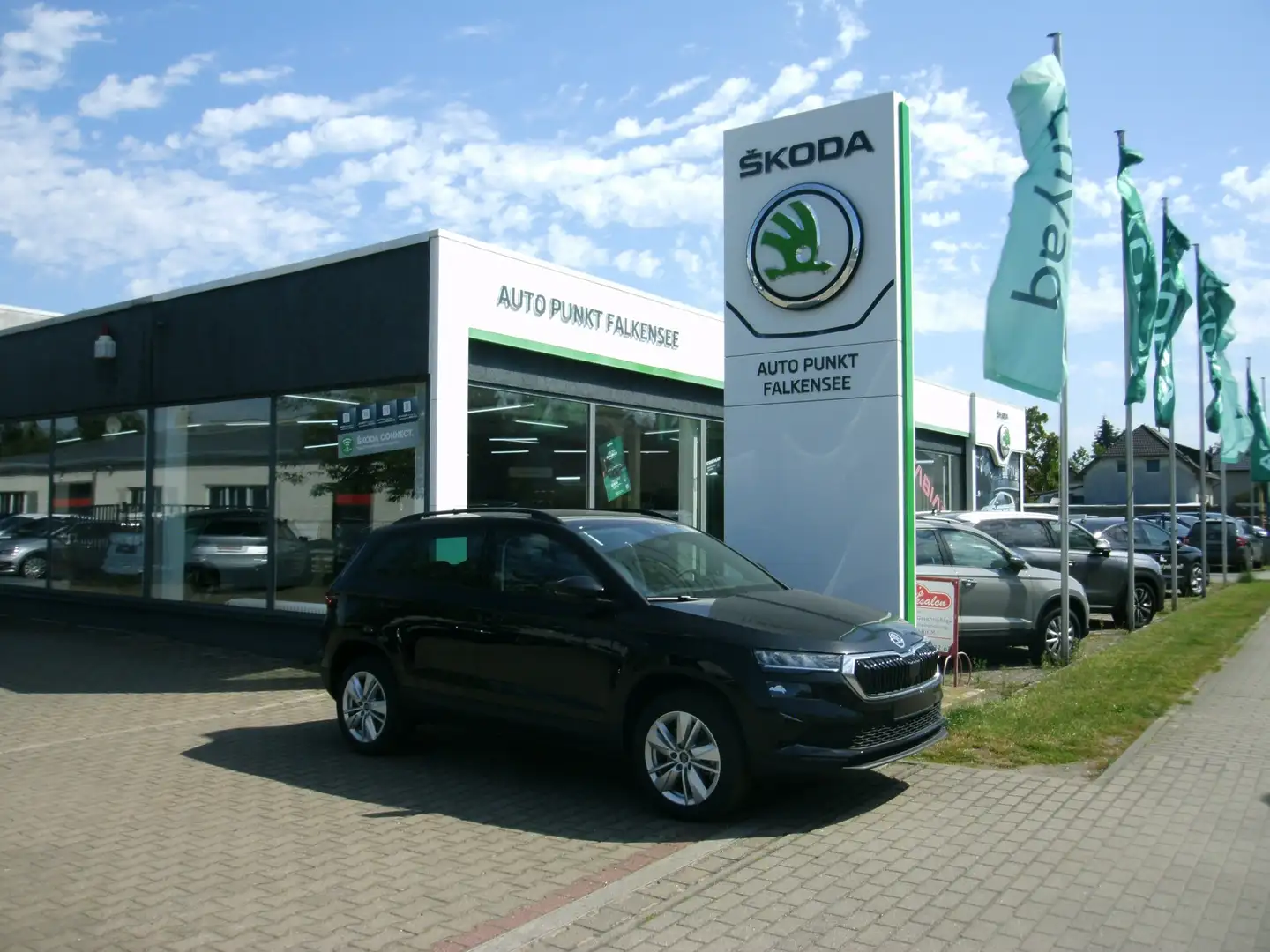Skoda Karoq Selection Schwarz - 1