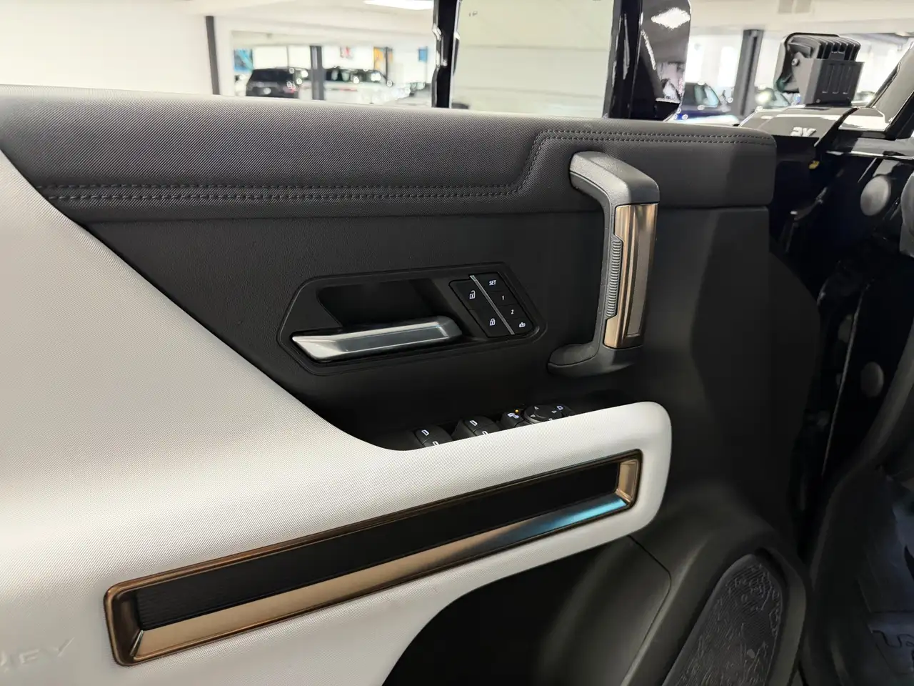 GMC HUMMER EV SUV снимка GMC HUMMER EV SUV