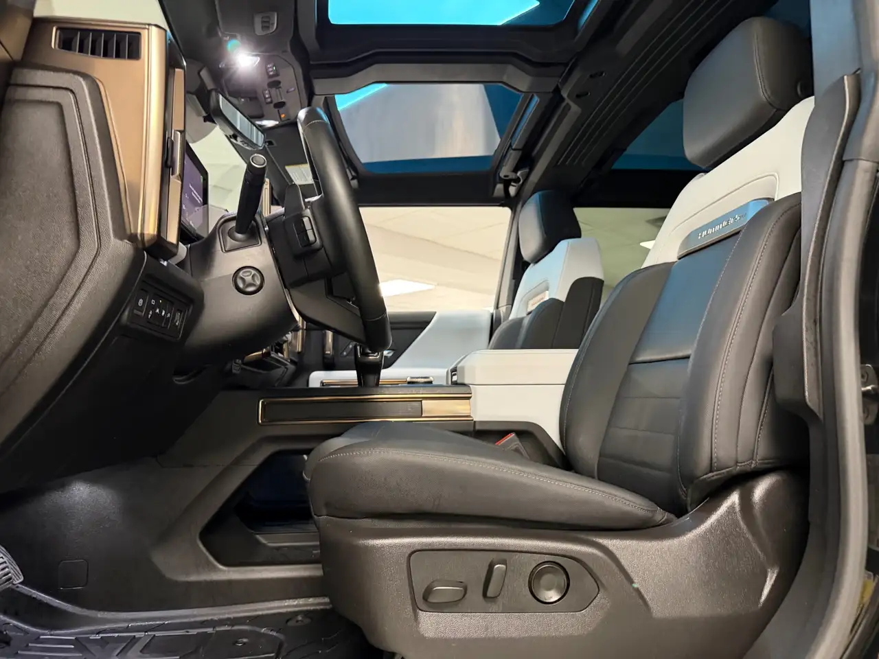 GMC HUMMER EV SUV снимка GMC HUMMER EV SUV