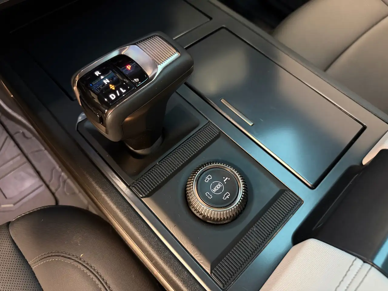 GMC HUMMER EV SUV снимка GMC HUMMER EV SUV