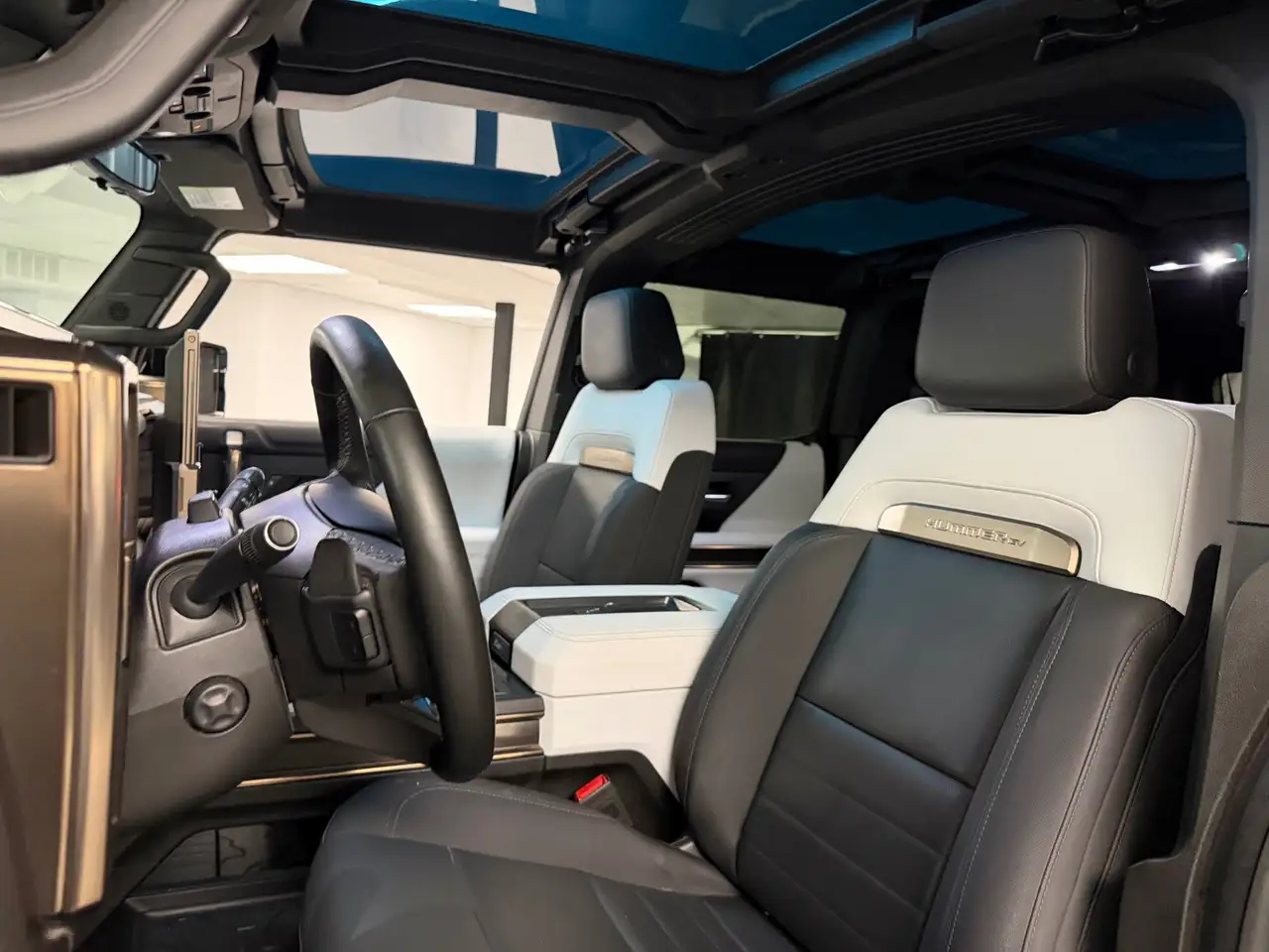 GMC HUMMER EV SUV снимка GMC HUMMER EV SUV