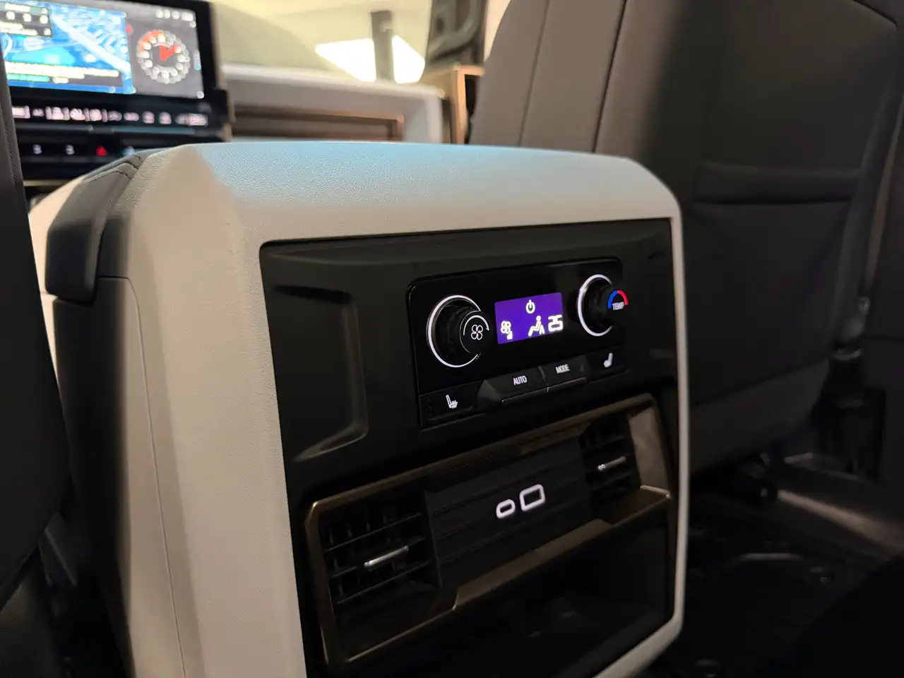 GMC HUMMER EV SUV снимка GMC HUMMER EV SUV