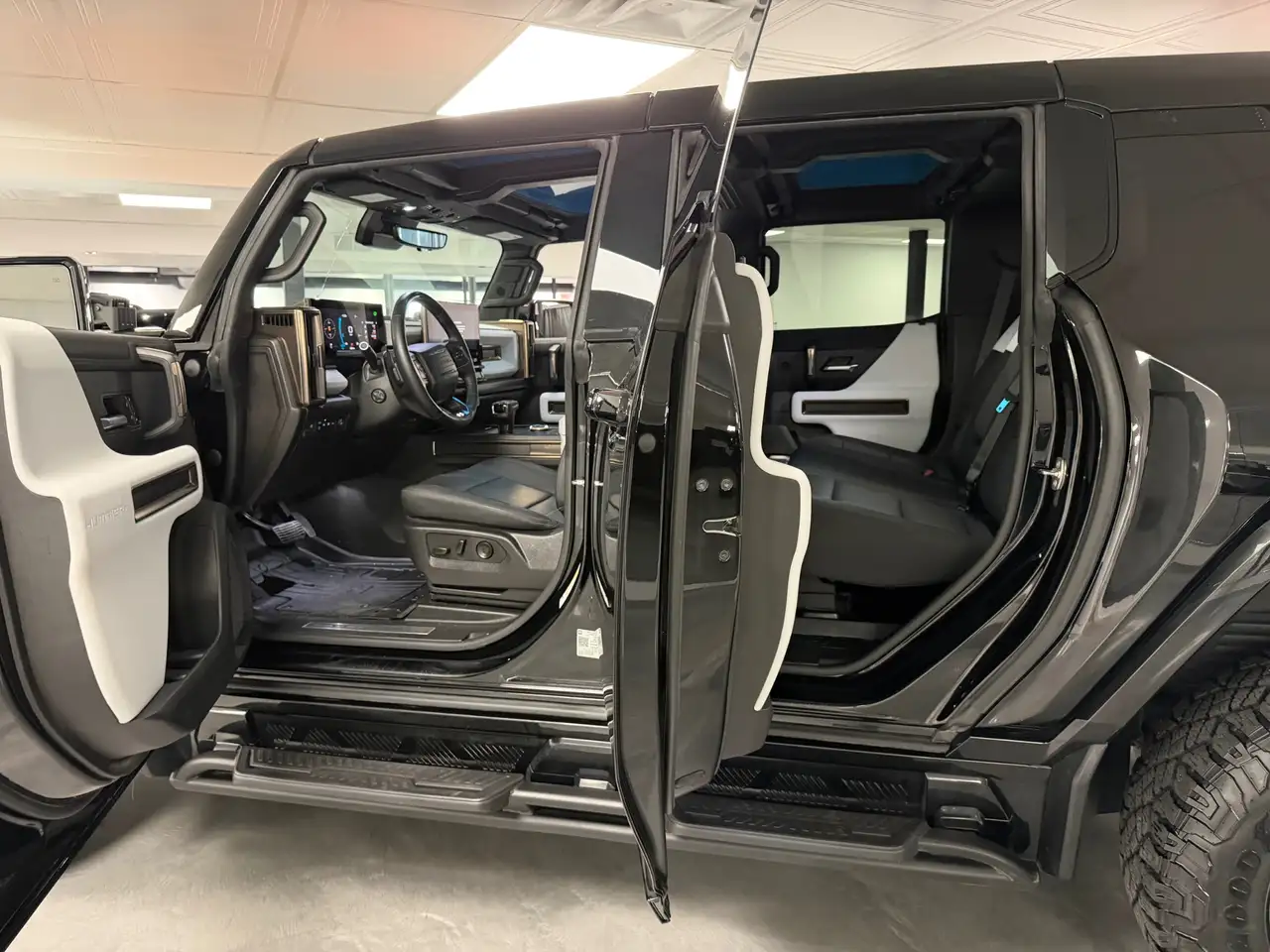 GMC HUMMER EV SUV снимка GMC HUMMER EV SUV