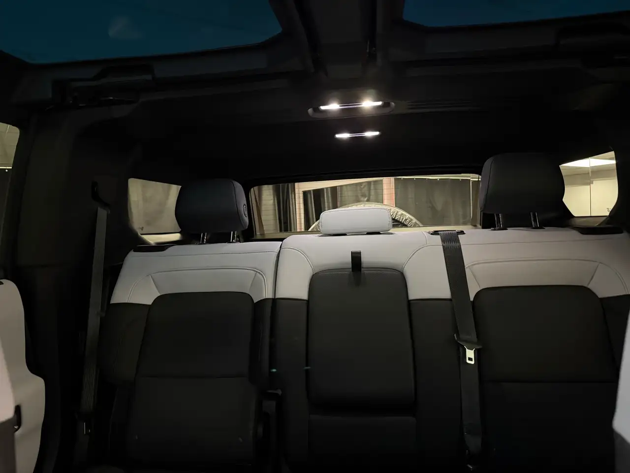 GMC HUMMER EV SUV снимка GMC HUMMER EV SUV