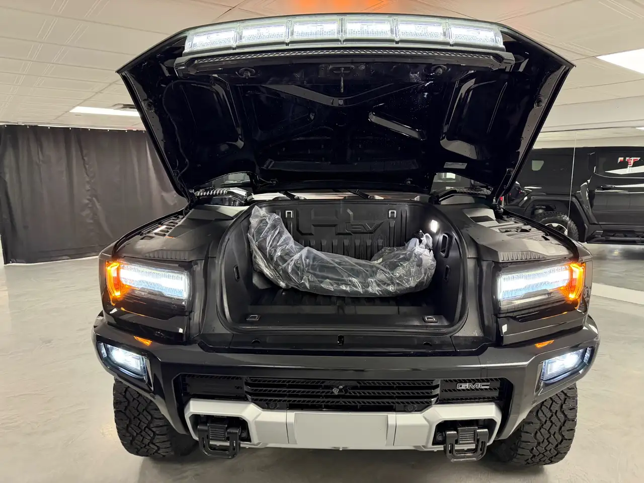 GMC HUMMER EV SUV снимка GMC HUMMER EV SUV
