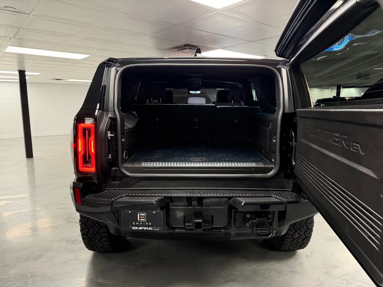 GMC HUMMER EV SUV снимка GMC HUMMER EV SUV