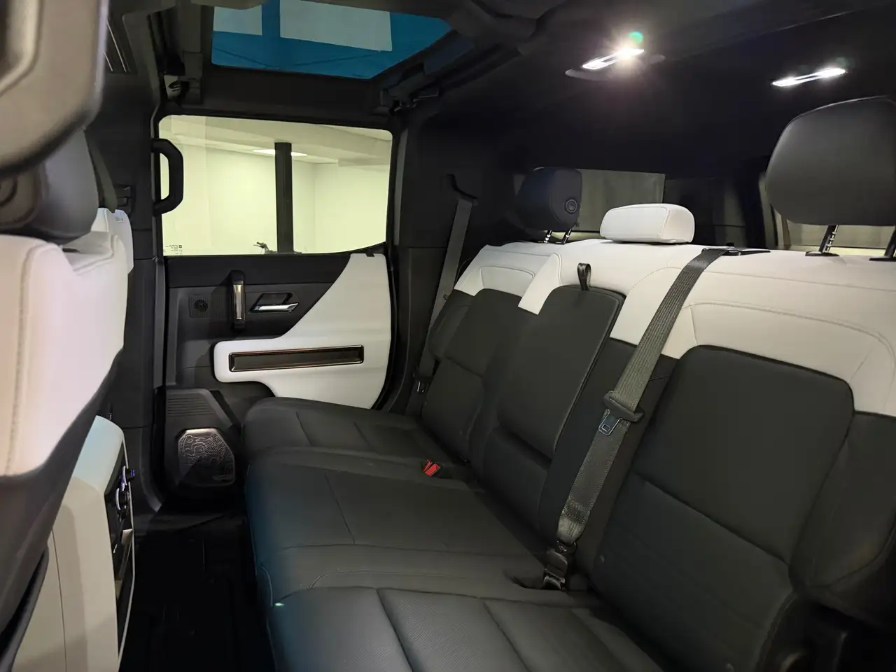 GMC HUMMER EV SUV снимка GMC HUMMER EV SUV