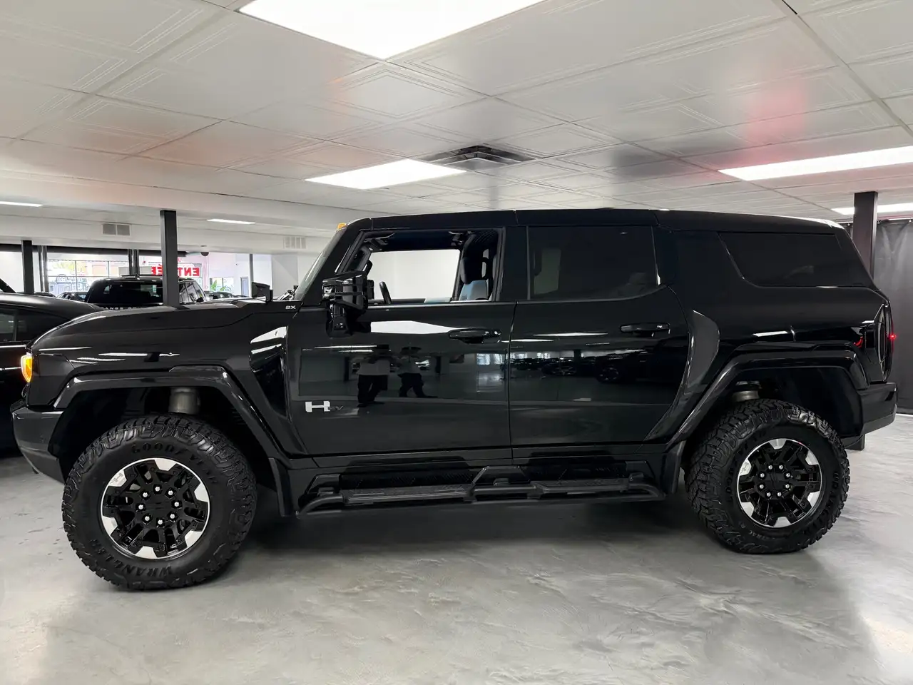 GMC HUMMER EV SUV снимка GMC HUMMER EV SUV