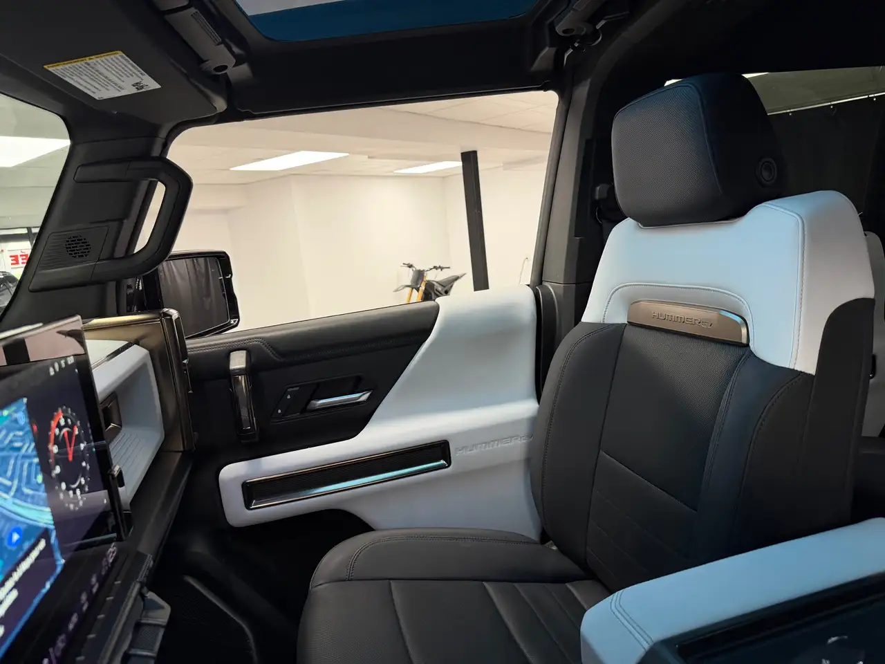 GMC HUMMER EV SUV снимка GMC HUMMER EV SUV