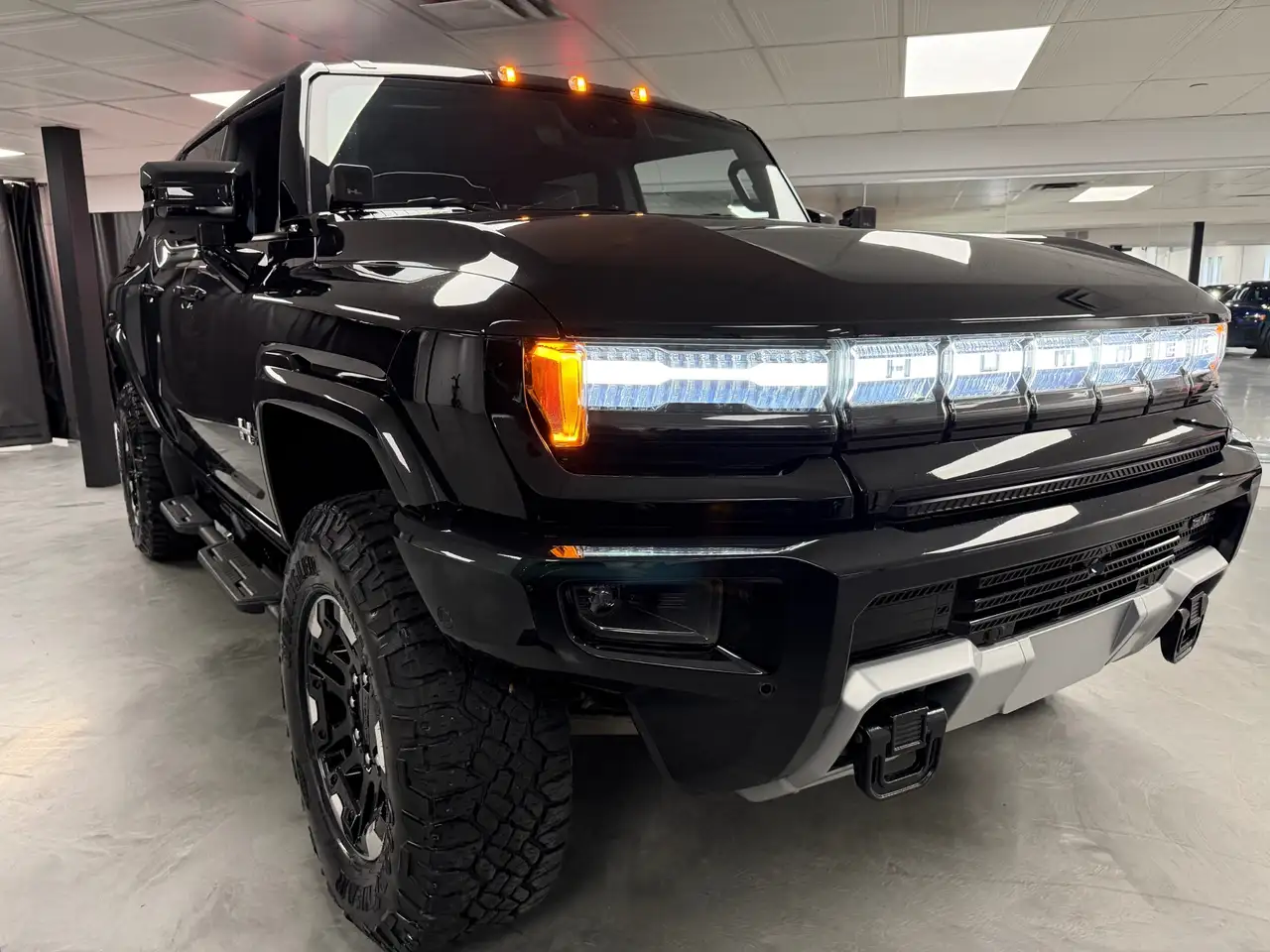 GMC HUMMER EV SUV снимка GMC HUMMER EV SUV