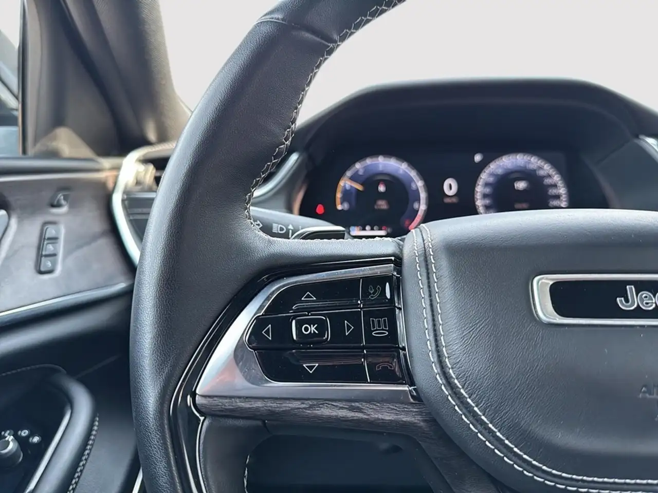 Jeep Grand Cherokee снимка Jeep Grand Cherokee