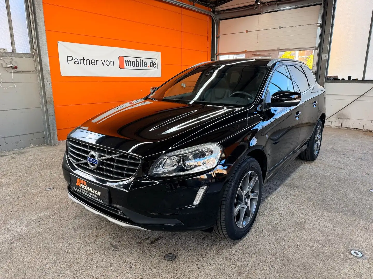Volvo XC60 D5 Ocean Race AWD Automatik Leder Navi Noir - 1