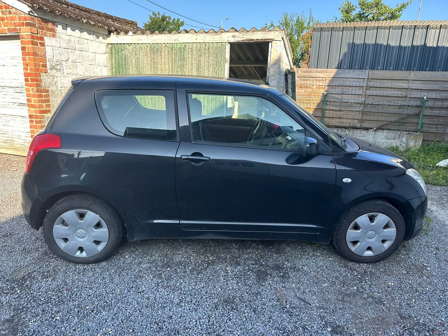 Suzuki Swift Zwart - 1