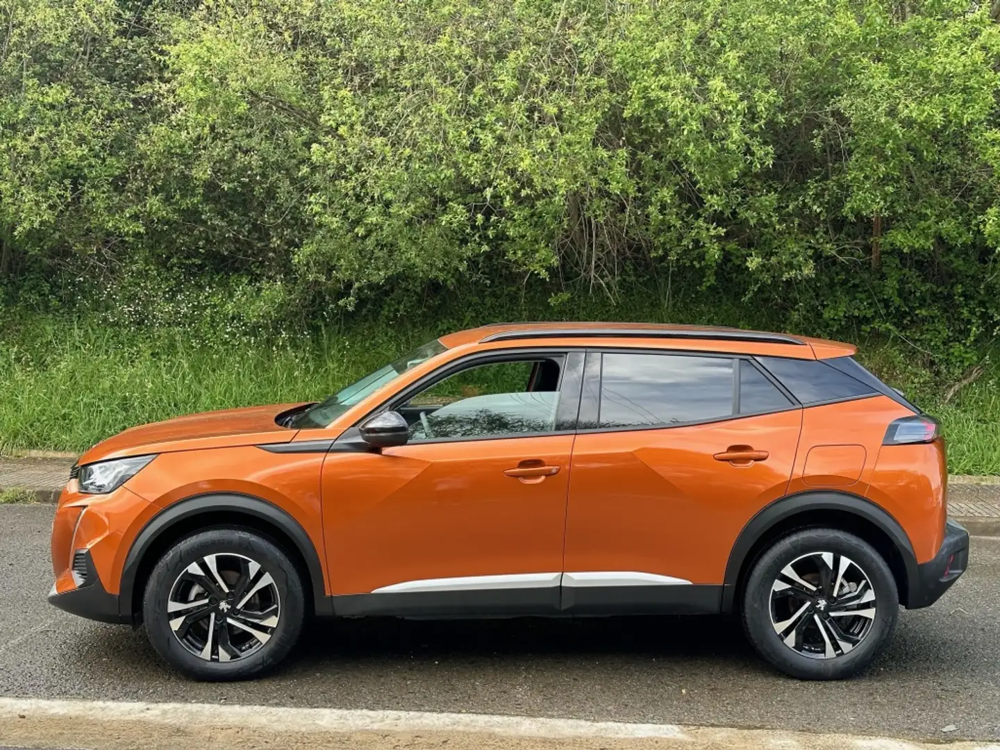 Peugeot 2008 1.5BlueHDi S&S Allure Pack 110 Orange - 2