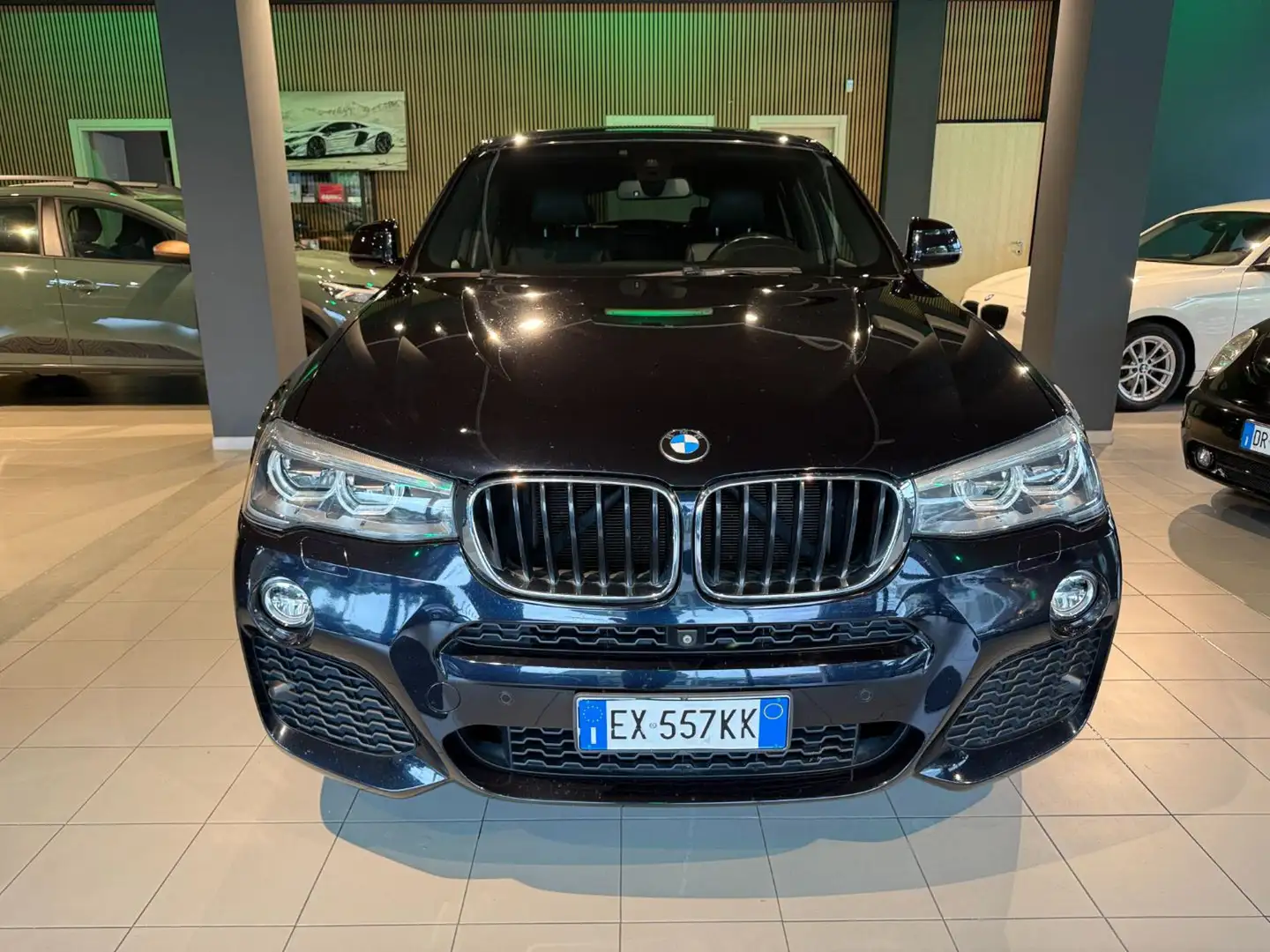 BMW X4 xDrive20d Msport Zwart - 2