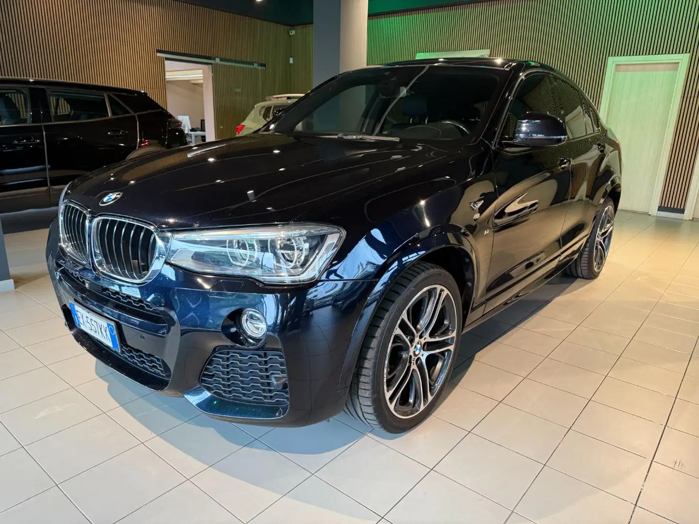 BMW X4 xDrive20d Msport Zwart - 1