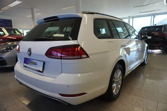 Volkswagen Golf view 6