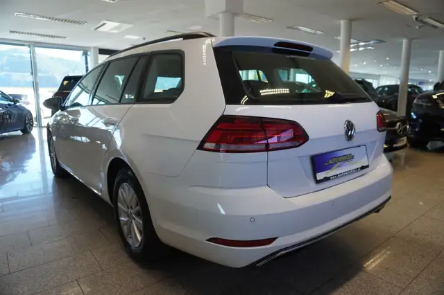 Volkswagen Golf view 4