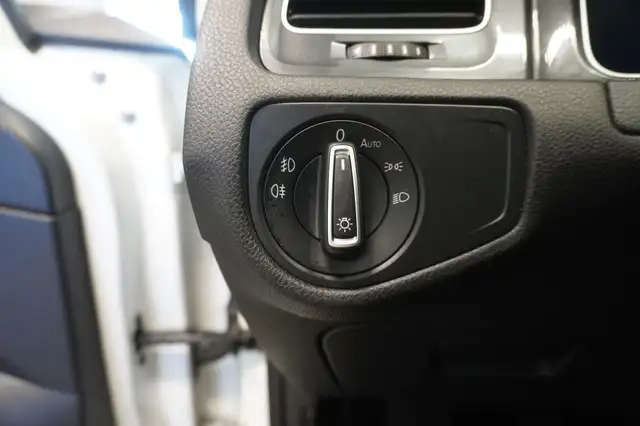 Volkswagen Golf view 14