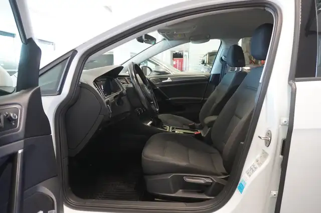 Volkswagen Golf view 8