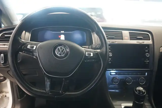 Volkswagen Golf view 11
