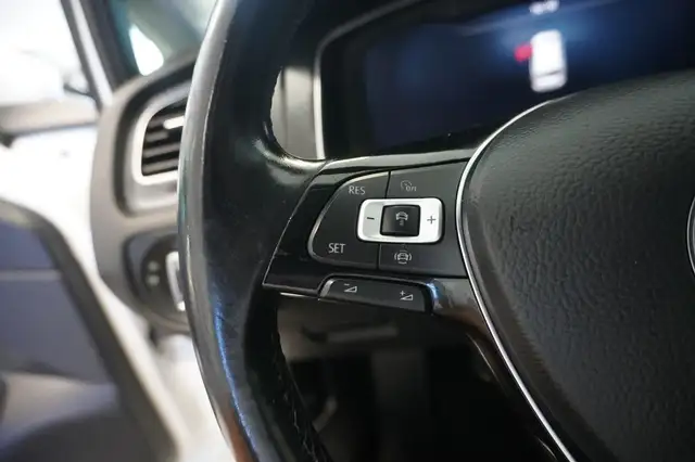 Volkswagen Golf view 12
