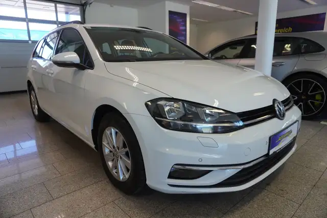 Volkswagen Golf view 3