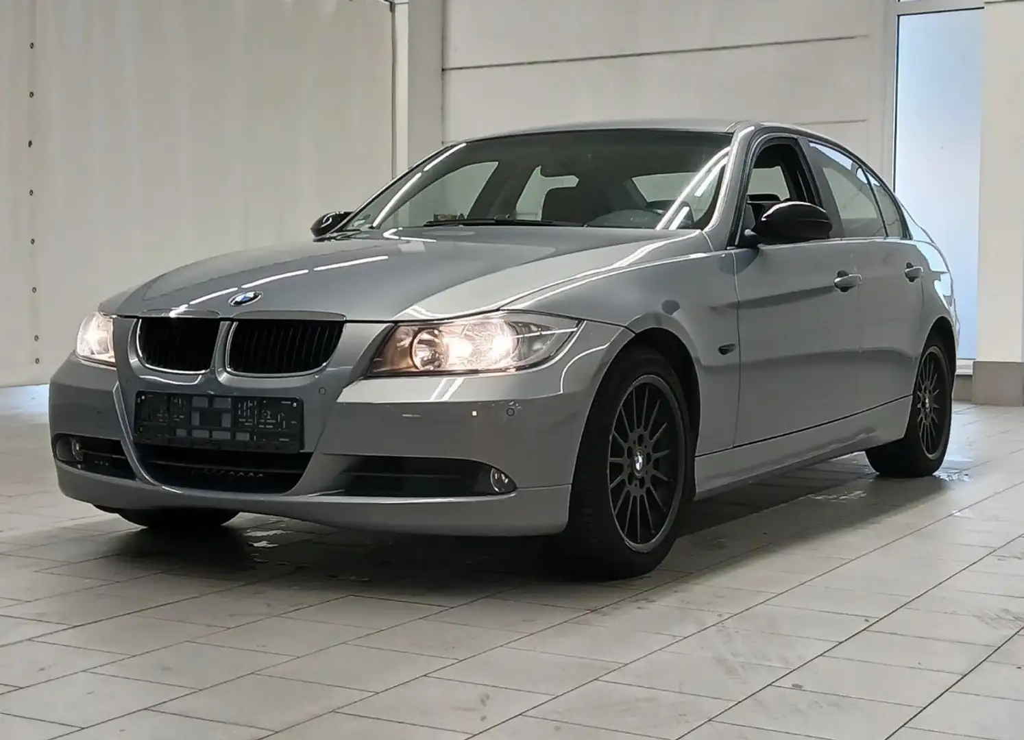 BMW 320 320i*Automatik*Alu*Klima*Scheckheftgepflegt*Tüv Gris - 1