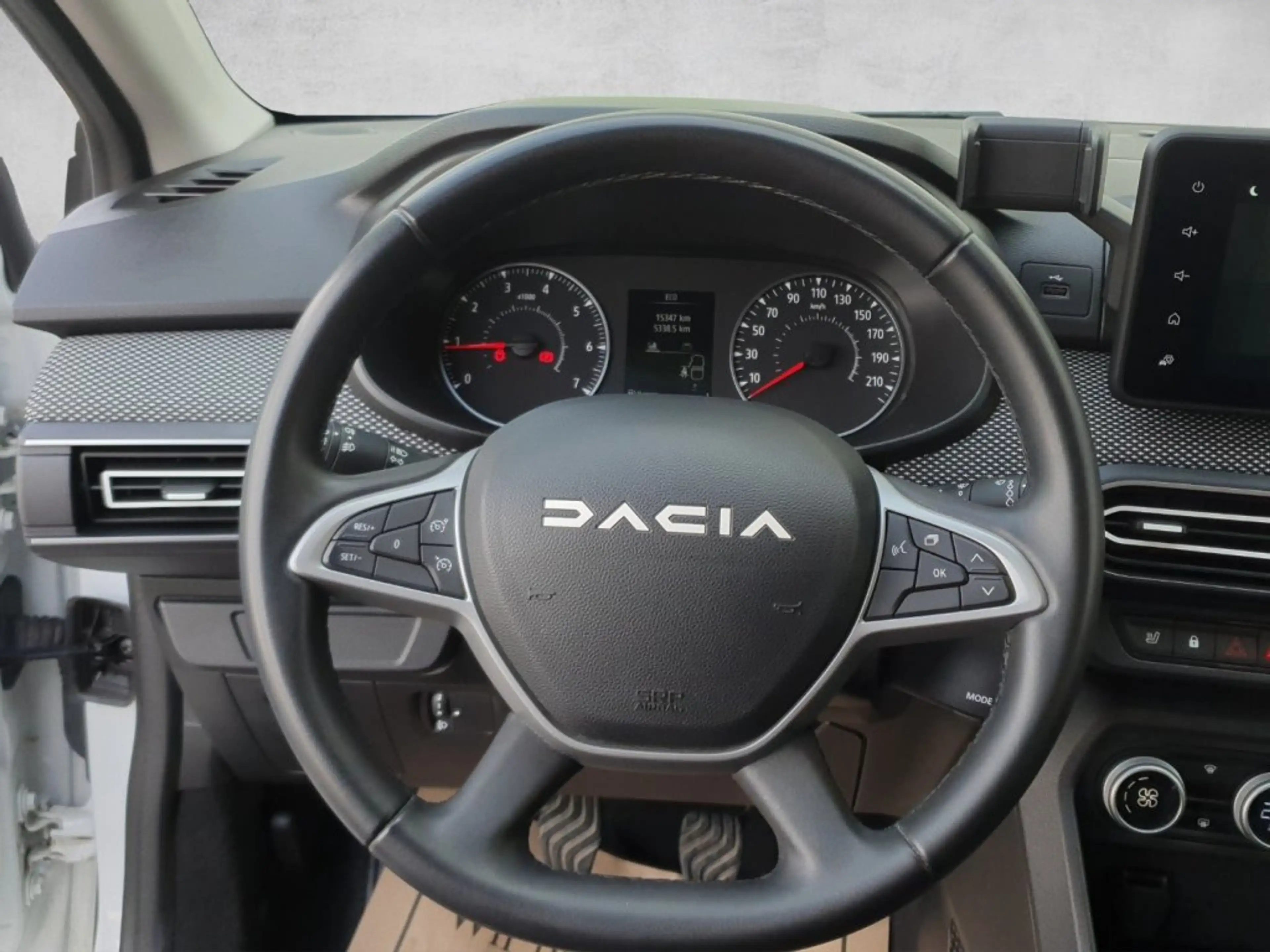 Dacia Jogger Expression TCe 110 — photo 10