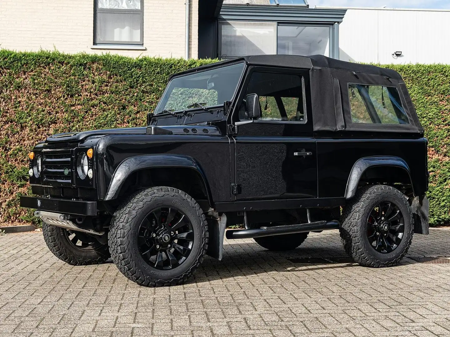 Land Rover Series 90 Soft Top V8 Schwarz - 1