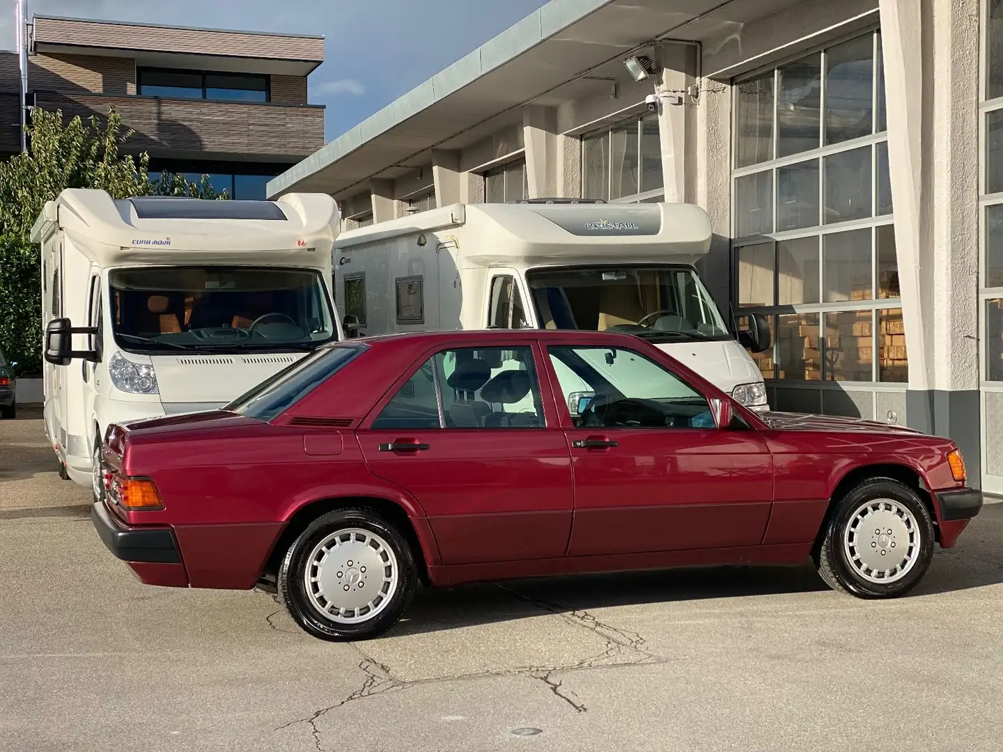 Mercedes-Benz 190 E 2.0 - Oldtimer - Klasse - TopExtras Rot - 2