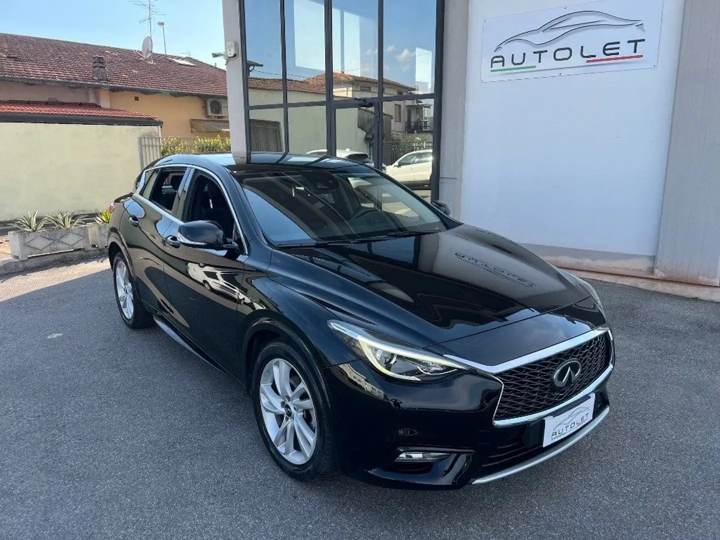 Infiniti Q30 1.5 diesel Premium Black - 1