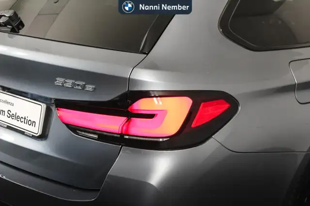BMW 5 Series view 6
