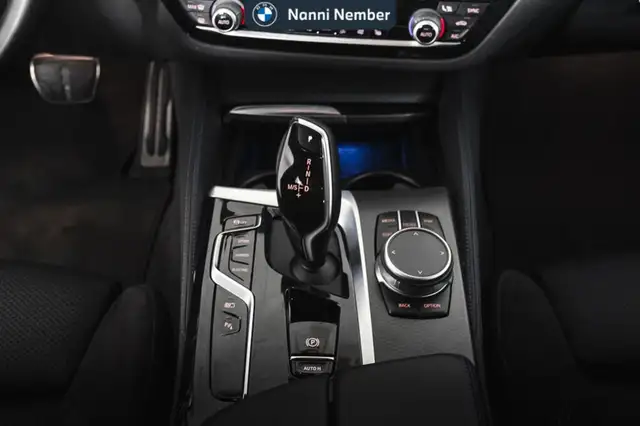BMW 5 Series view 13