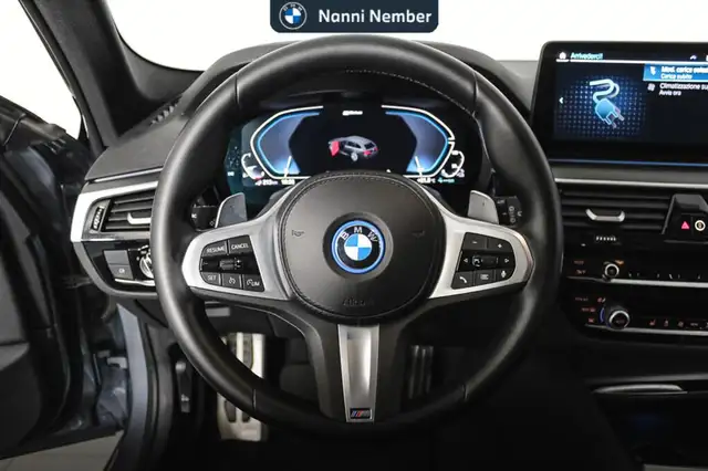 BMW 5 Series view 10