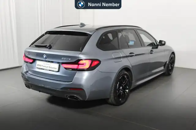 BMW 5 Series view 3
