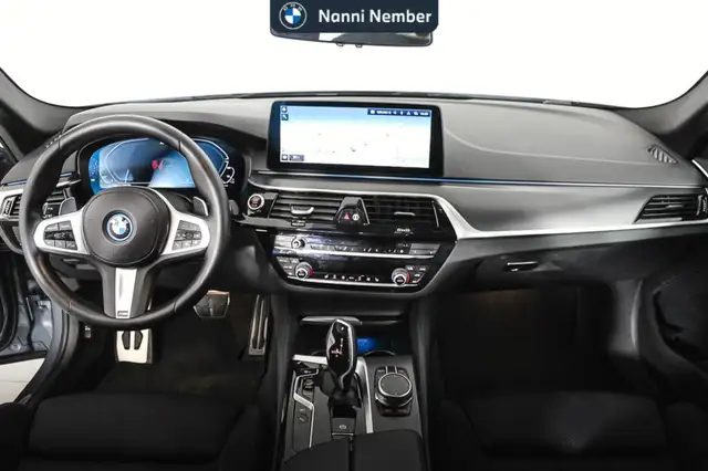 BMW 5 Series view 11