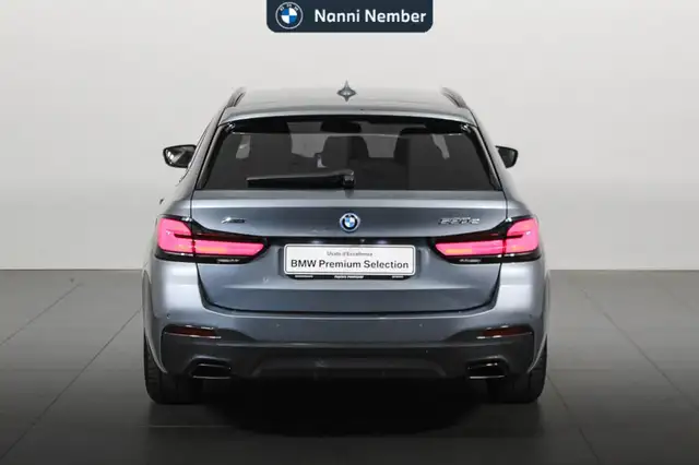 BMW 5 Series view 4