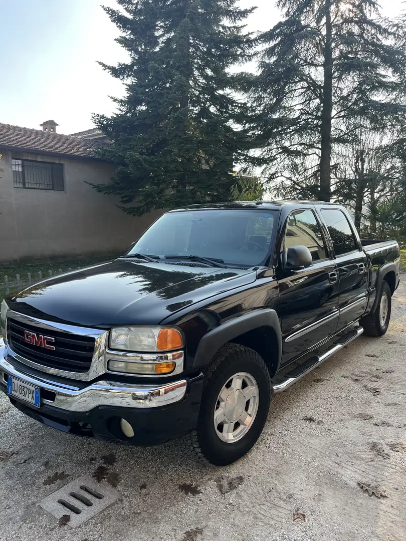 GMC Sierra pick up - 1