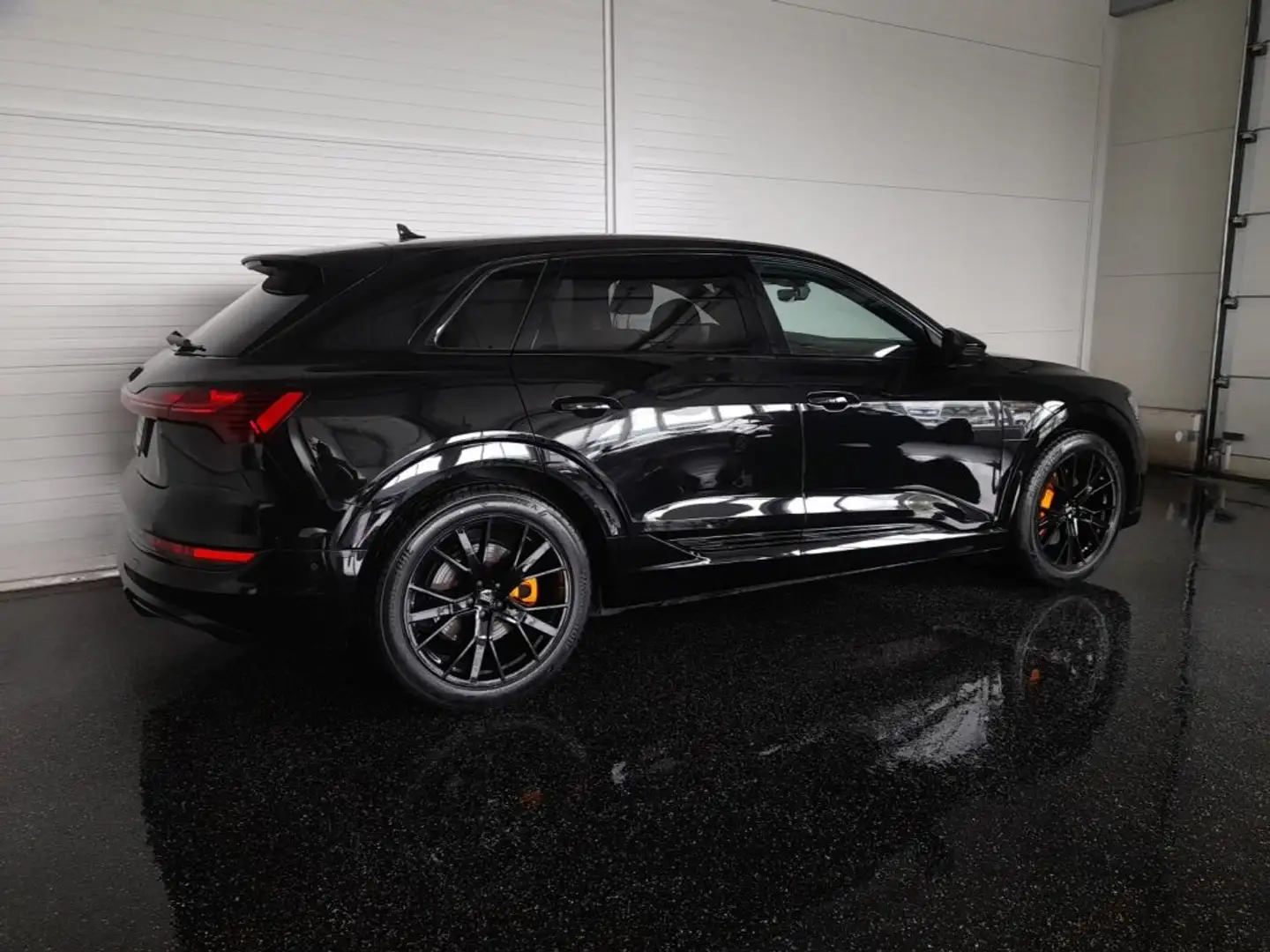 Audi e-tron 95 kWh QUATTRO S-LINE BLACK EDITION *NP. € 100.484,-- / SKY / MATRIX-LED / 21 ZOLL / LICHTPAKET PLUS / KAMERA / VIRTUELL Schwarz - 2