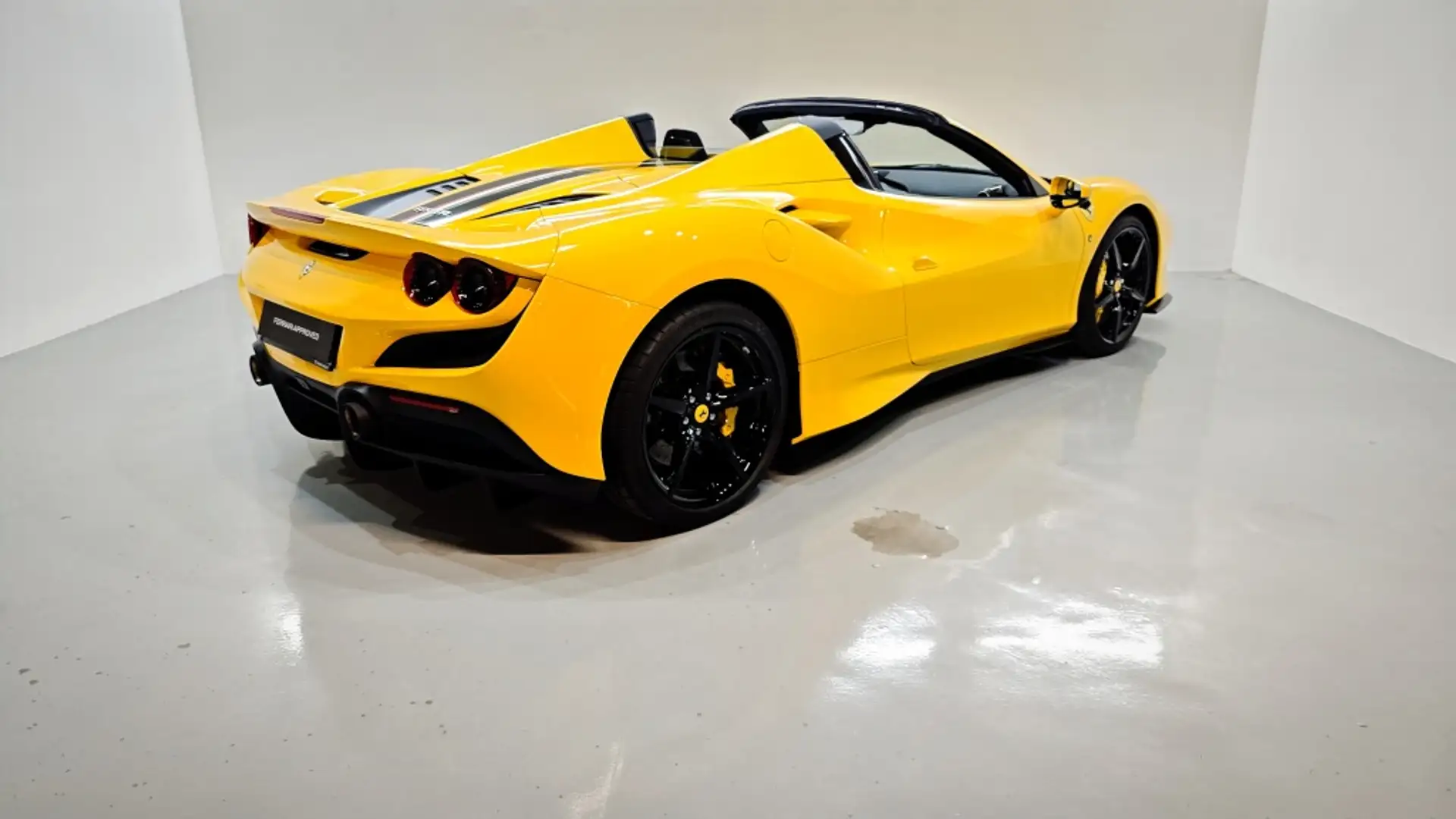 Ferrari F8 Spider Amarillo - 2