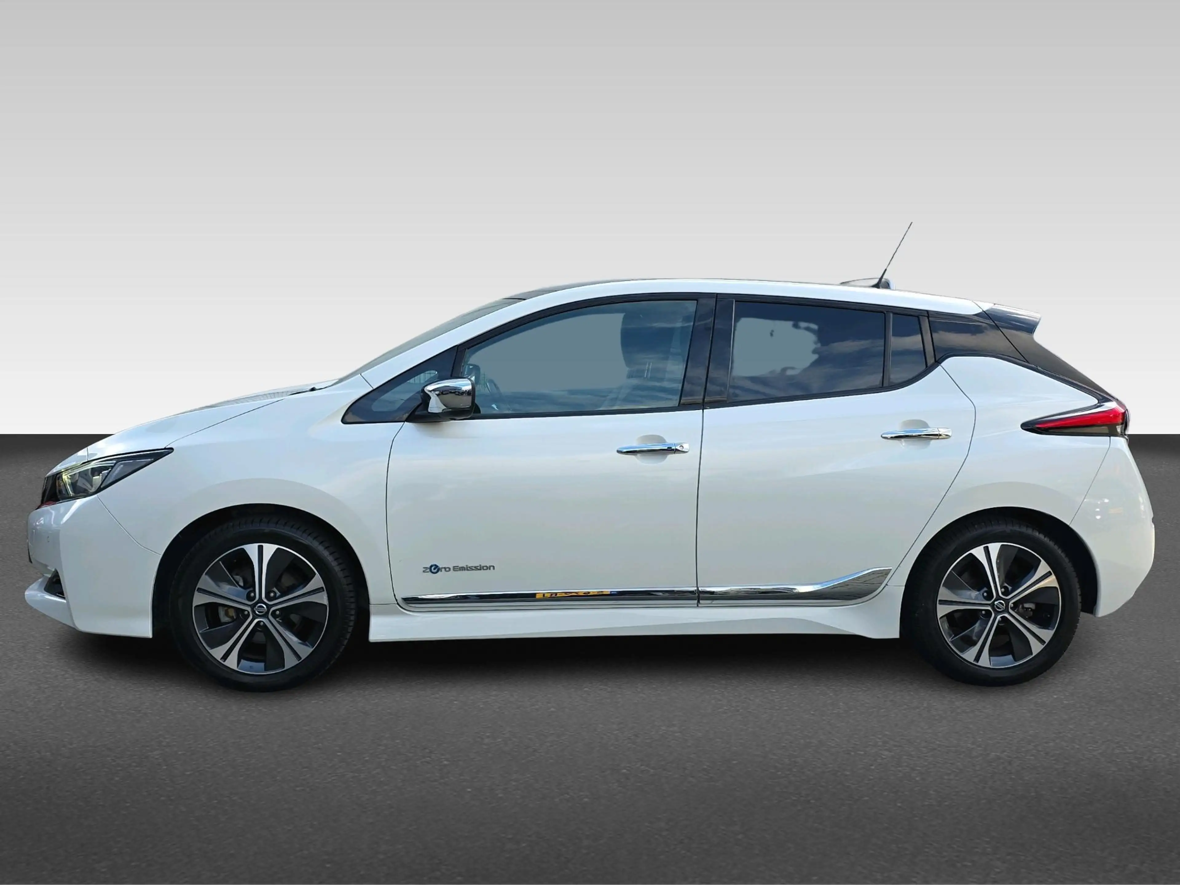 Nissan Leaf Tekna 40 kWh | Bose Audio | 360 Camera | Halfleder — photo 2