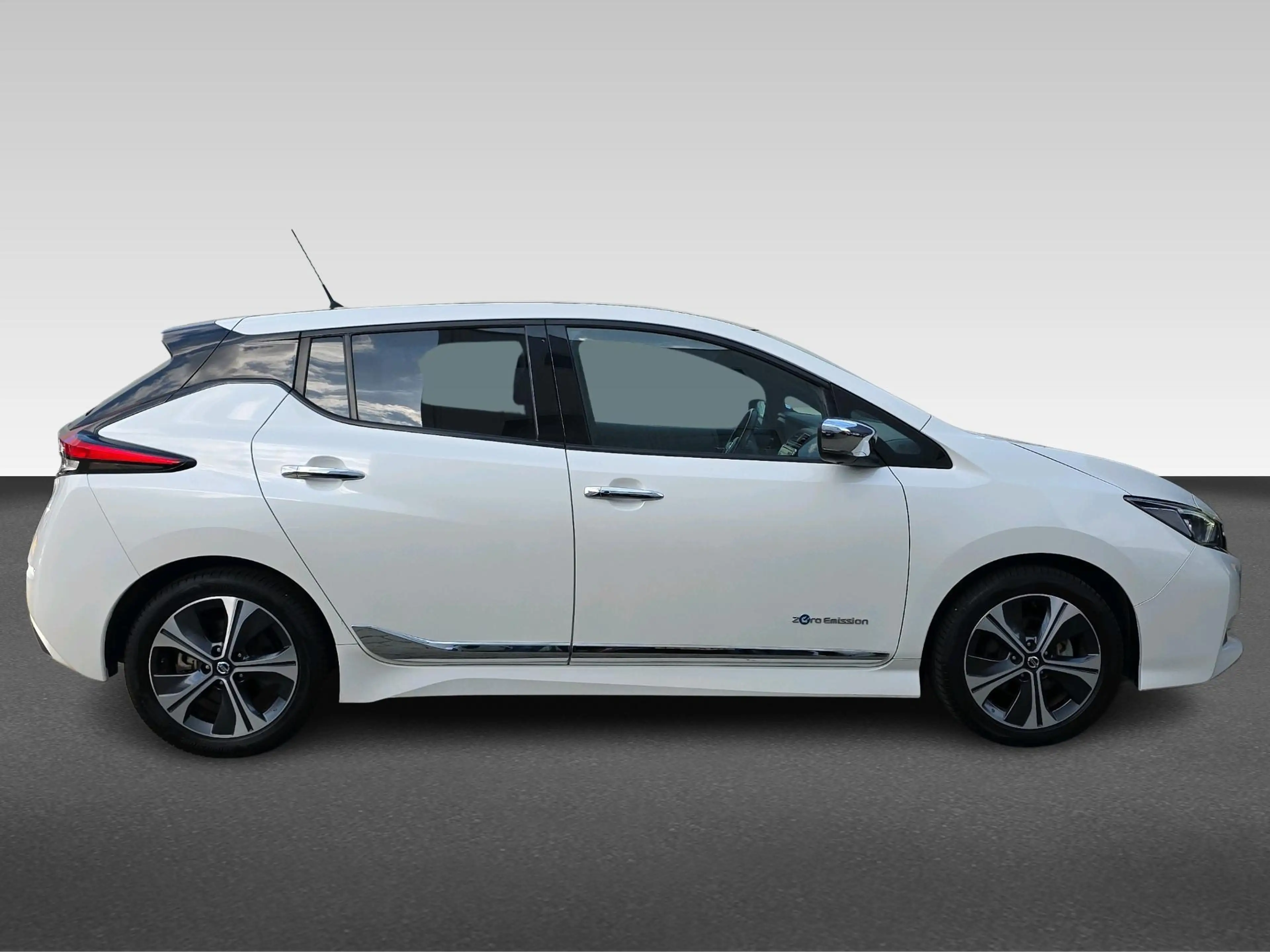 Nissan Leaf Tekna 40 kWh | Bose Audio | 360 Camera | Halfleder — photo 9