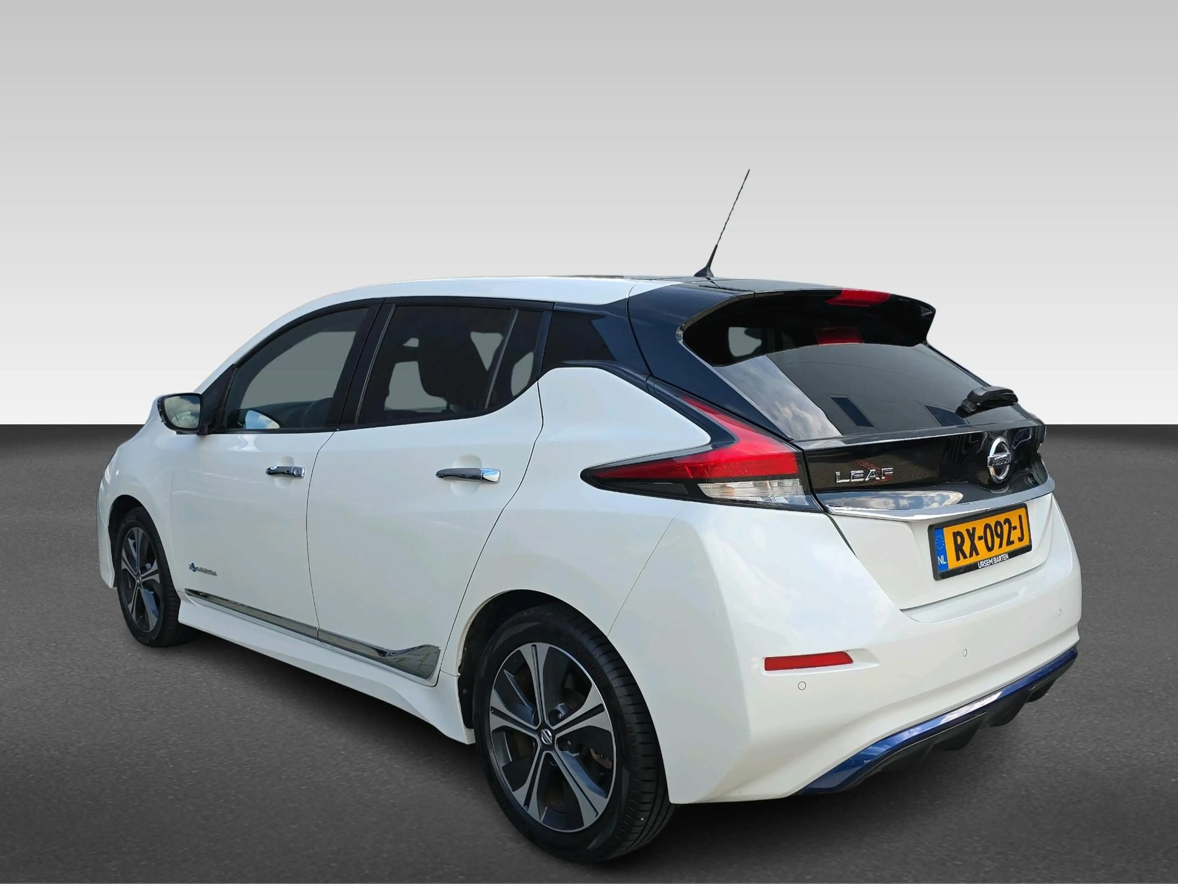 Nissan Leaf Tekna 40 kWh | Bose Audio | 360 Camera | Halfleder — photo 3