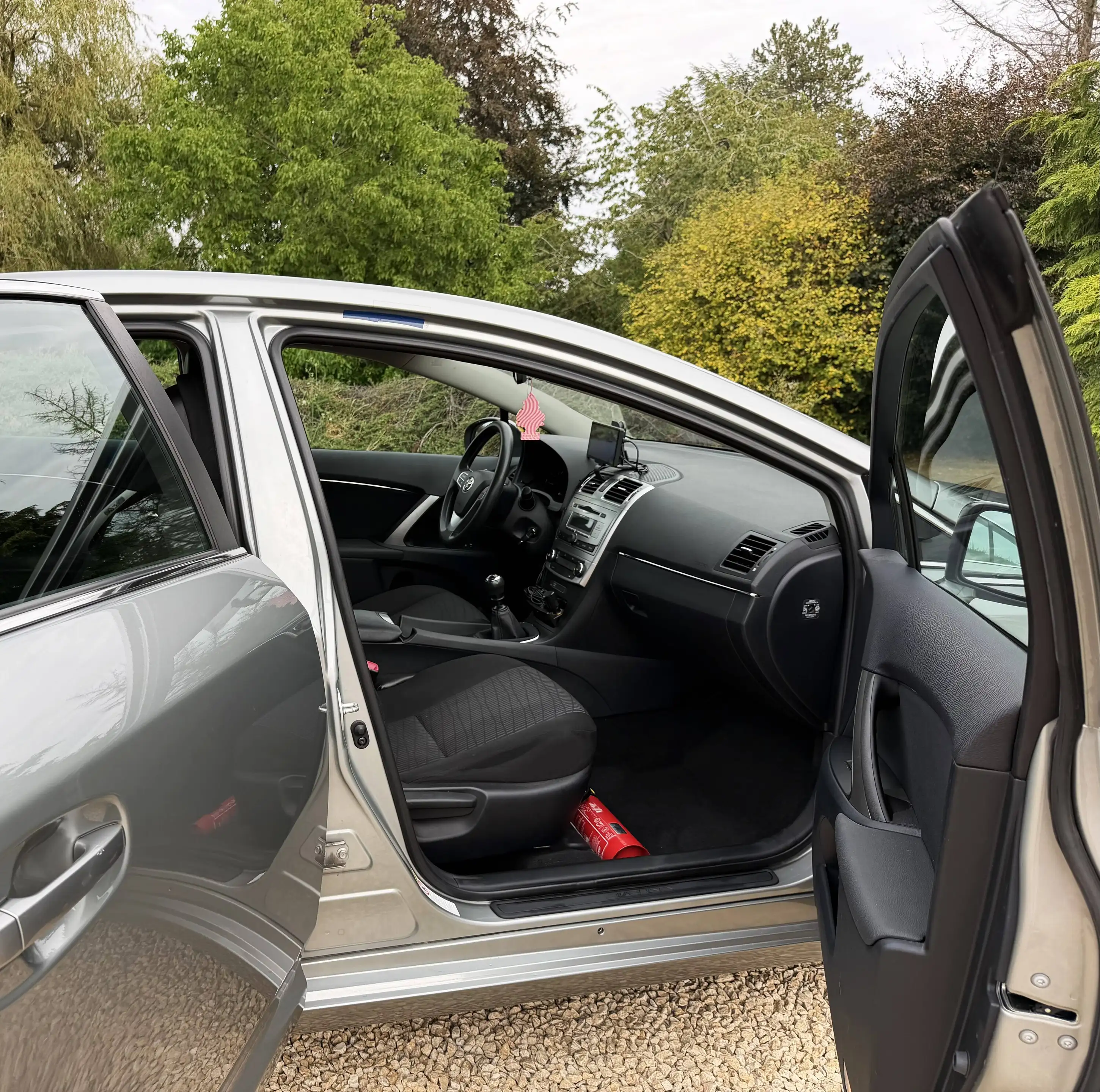 Toyota Avensis Berline 1.6i Comfort LED CLIM JANTES 17' CAMERA GARANTIE 1 AN — photo 14