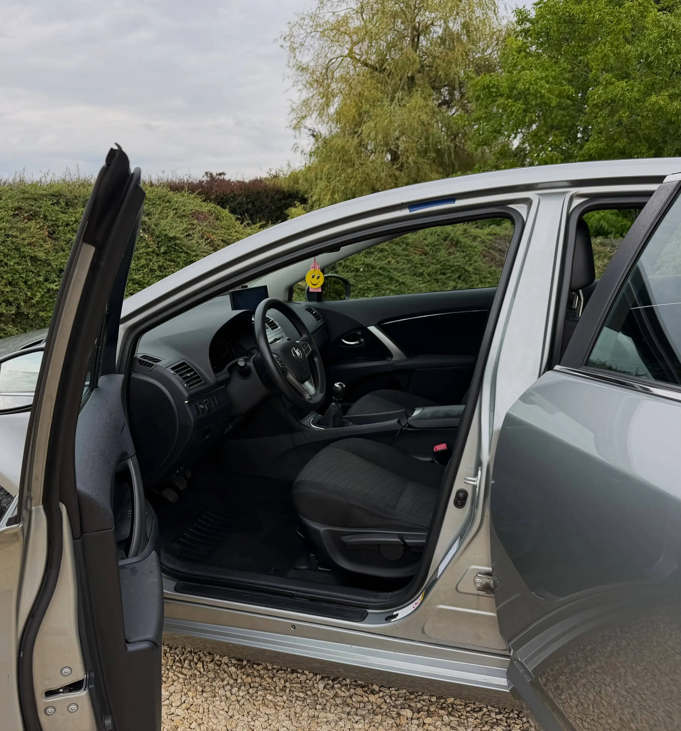 Toyota Avensis Berline 1.6i Comfort LED CLIM JANTES 17' CAMERA GARANTIE 1 AN — photo 10