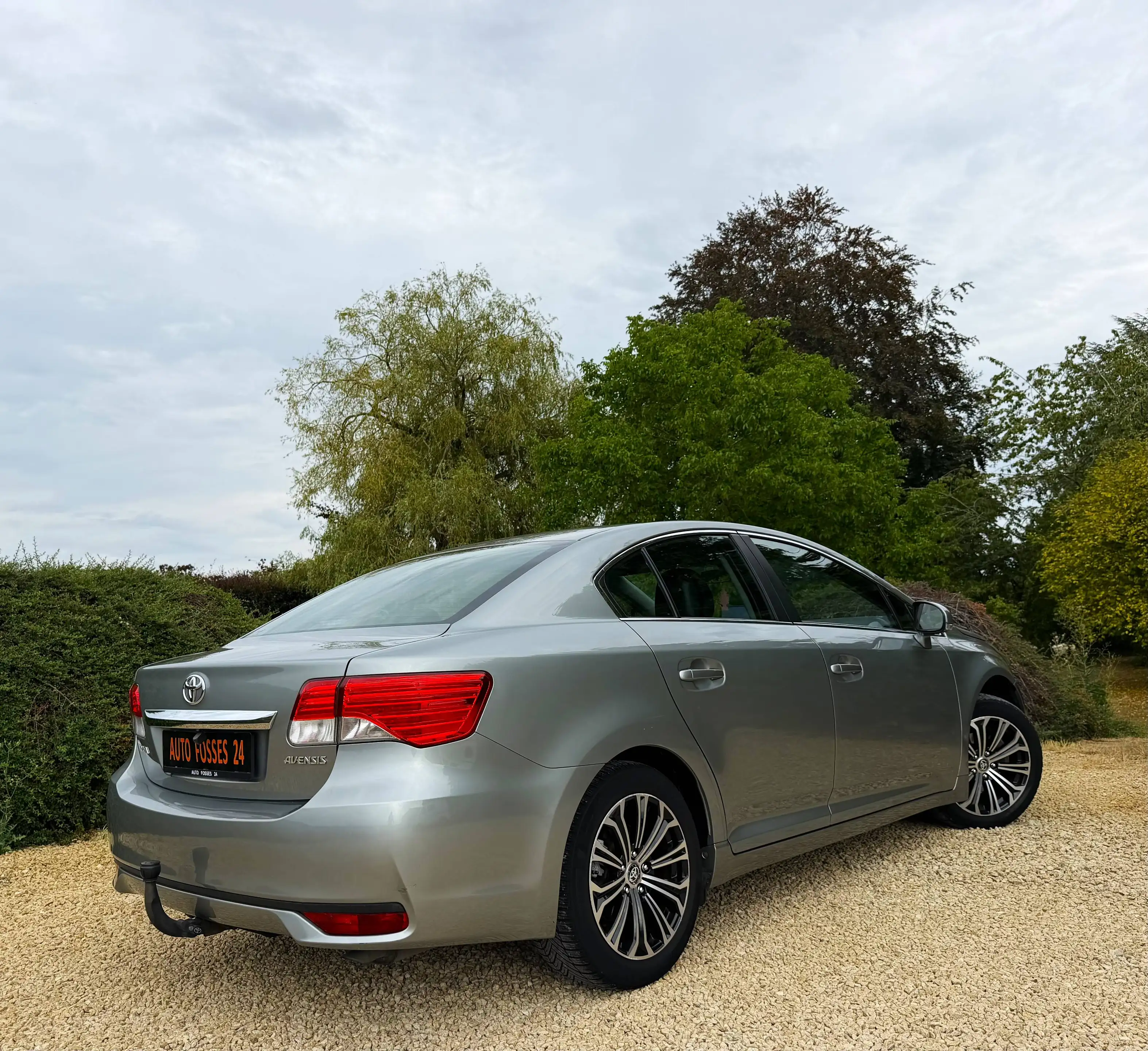 Toyota Avensis Berline 1.6i Comfort LED CLIM JANTES 17' CAMERA GARANTIE 1 AN — photo 6